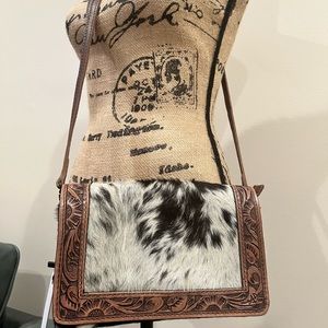 NWT American Darling Hide & Leather crossbody/clutch.